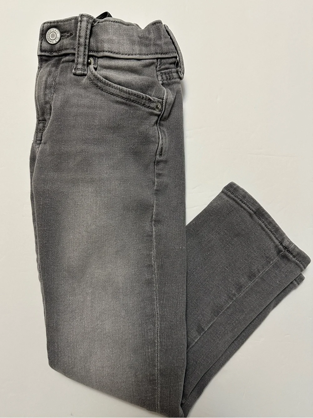 Old Navy boys 360 stretch jeans in gray. Size 5 Slim.
